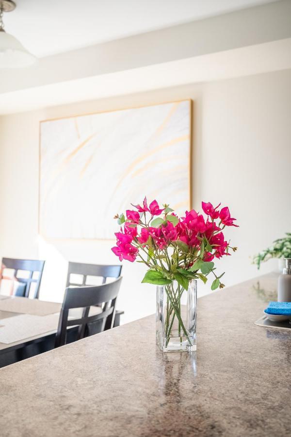 New 3Br Townhouse, Minutes To Niagara Falls And Brock University By Globalstay ソロルド エクステリア 写真