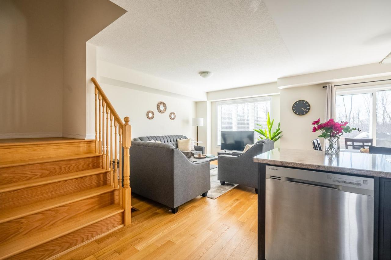 New 3Br Townhouse, Minutes To Niagara Falls And Brock University By Globalstay ソロルド エクステリア 写真